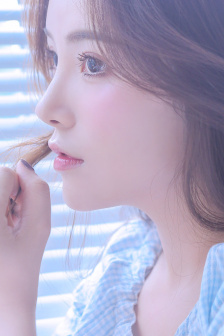 新婚夜紧嫩的奶头被咬得疼